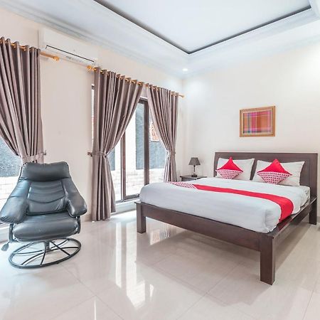 Oyo 1667 Wisma Lux Barkah Cakarta Dış mekan fotoğraf