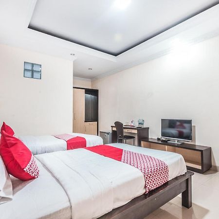 Oyo 1667 Wisma Lux Barkah Cakarta Dış mekan fotoğraf
