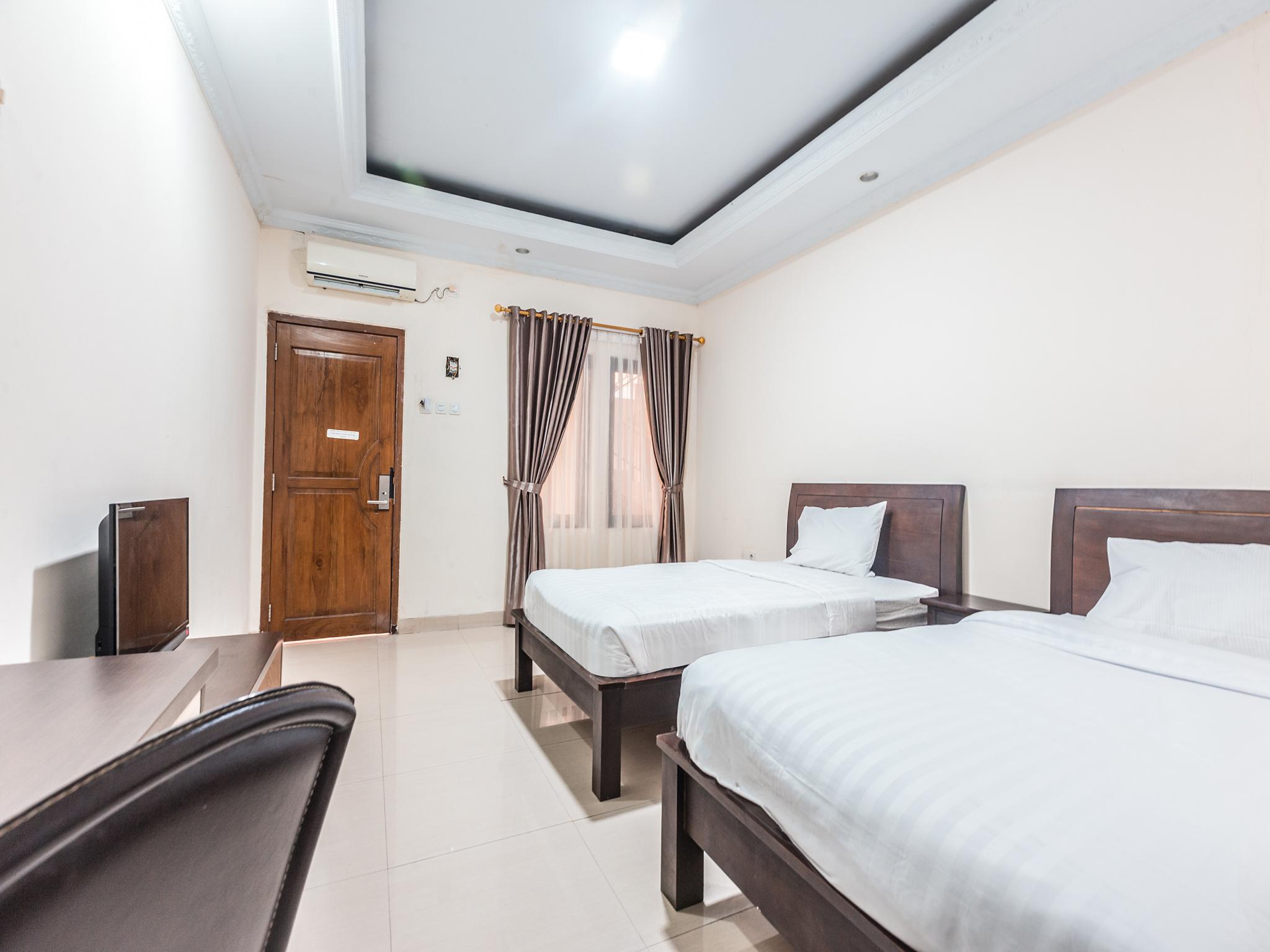 Oyo 1667 Wisma Lux Barkah Cakarta Dış mekan fotoğraf