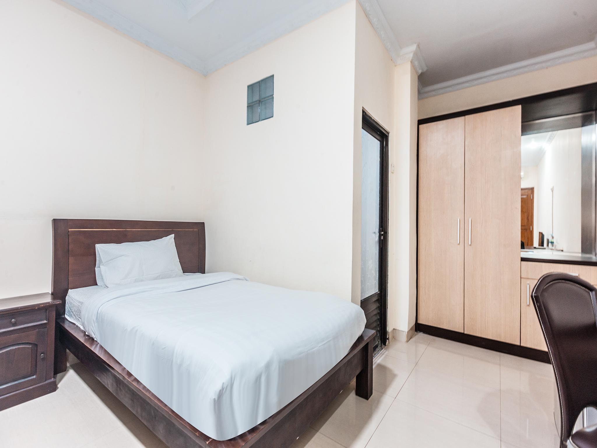 Oyo 1667 Wisma Lux Barkah Cakarta Dış mekan fotoğraf