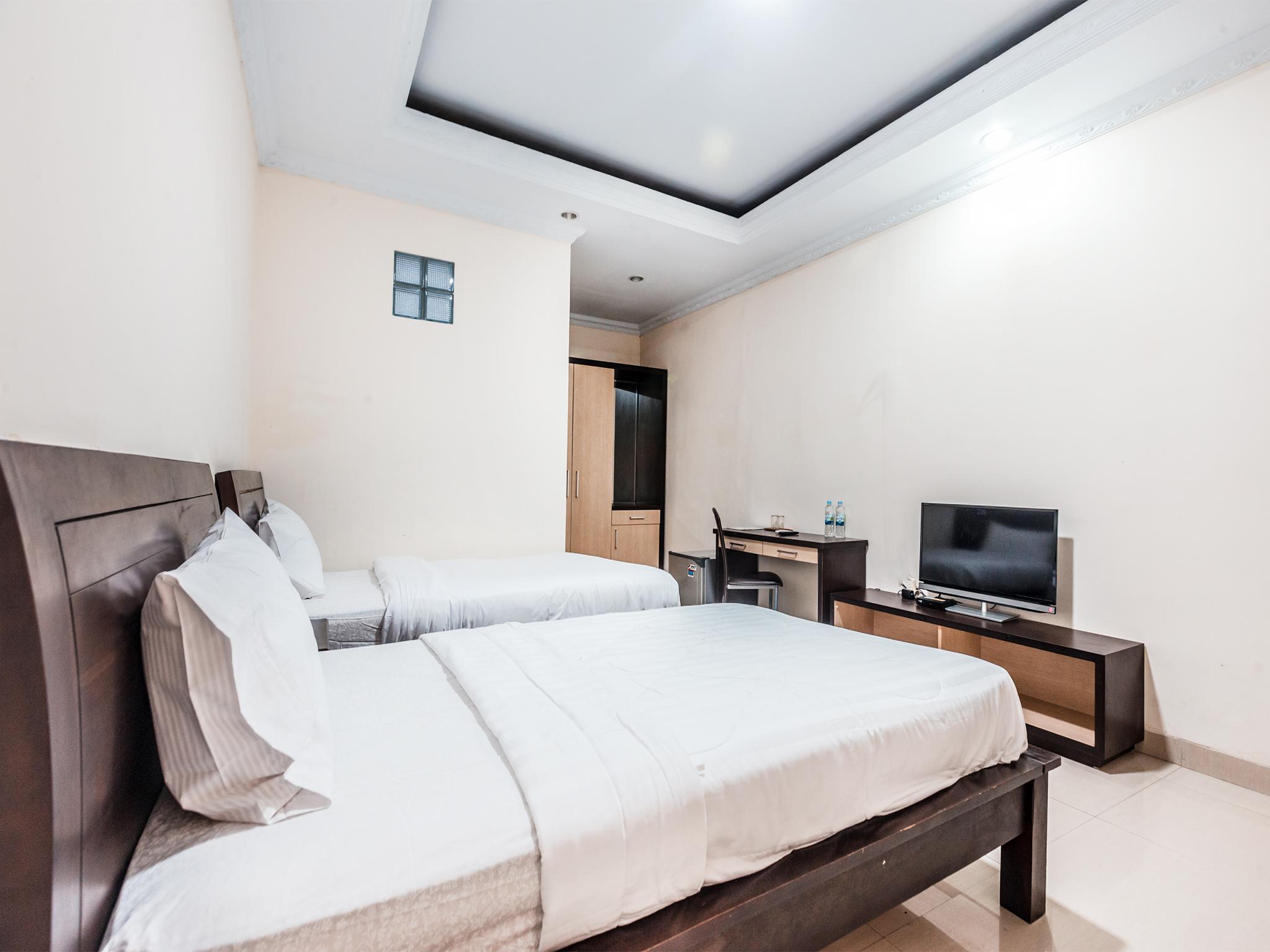 Oyo 1667 Wisma Lux Barkah Cakarta Dış mekan fotoğraf