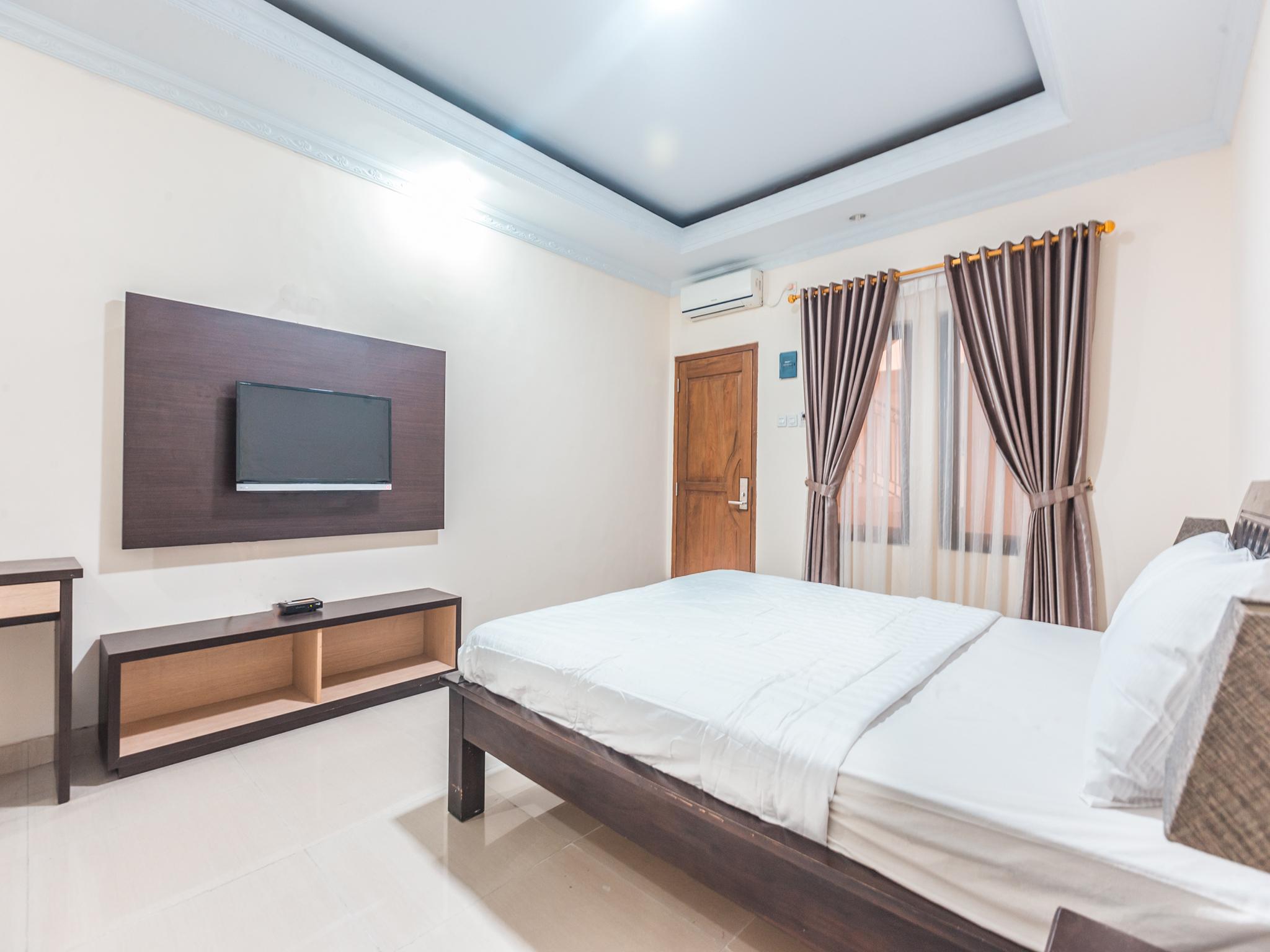 Oyo 1667 Wisma Lux Barkah Cakarta Dış mekan fotoğraf