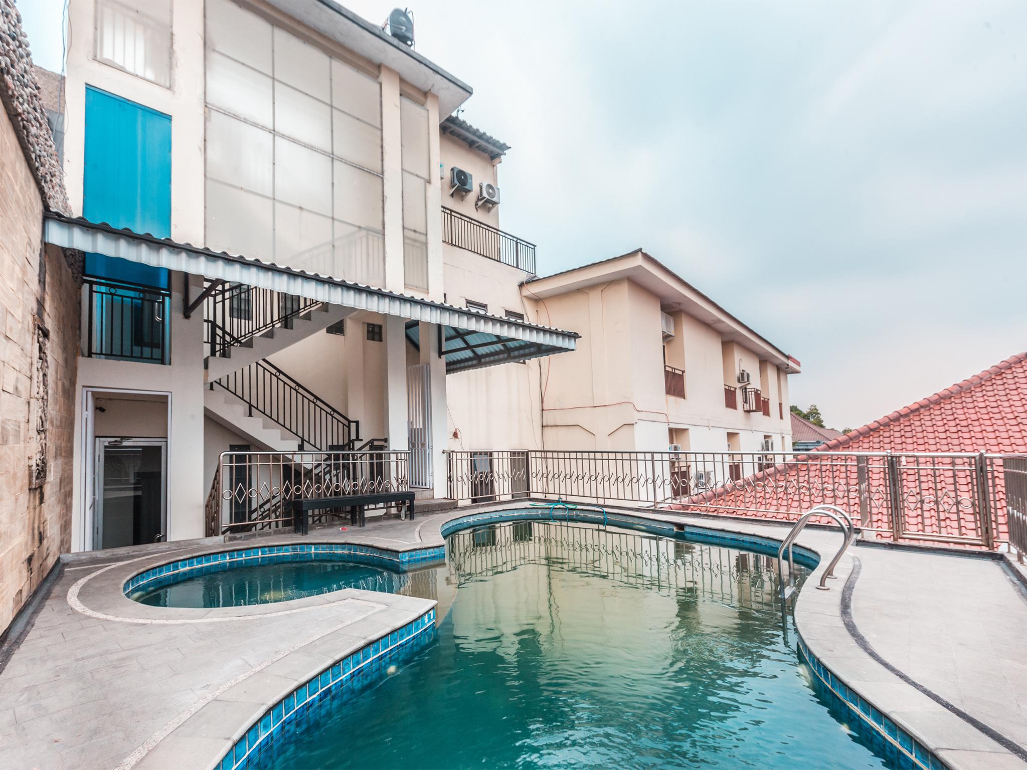 Oyo 1667 Wisma Lux Barkah Cakarta Dış mekan fotoğraf