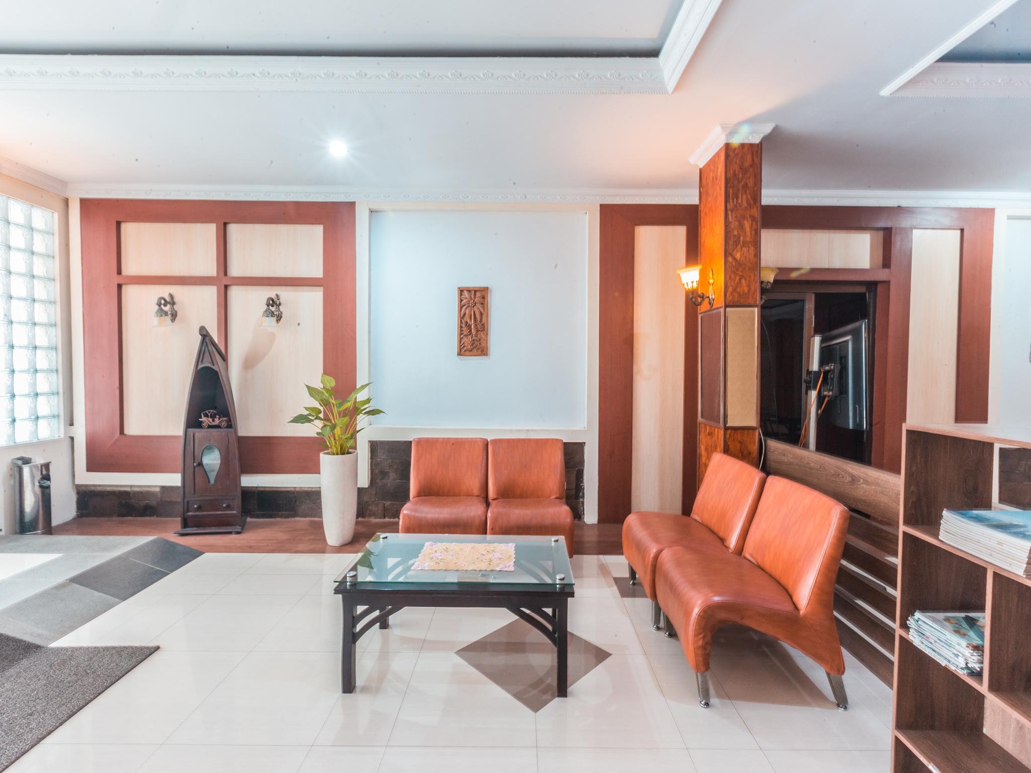 Oyo 1667 Wisma Lux Barkah Cakarta Dış mekan fotoğraf