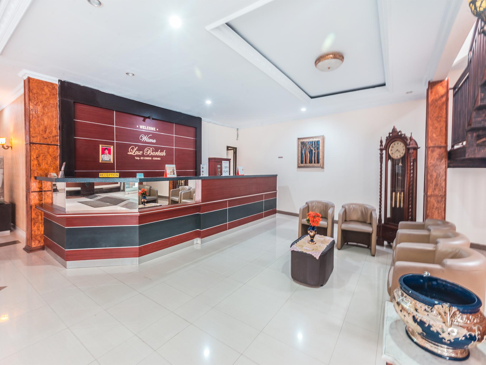 Oyo 1667 Wisma Lux Barkah Cakarta Dış mekan fotoğraf