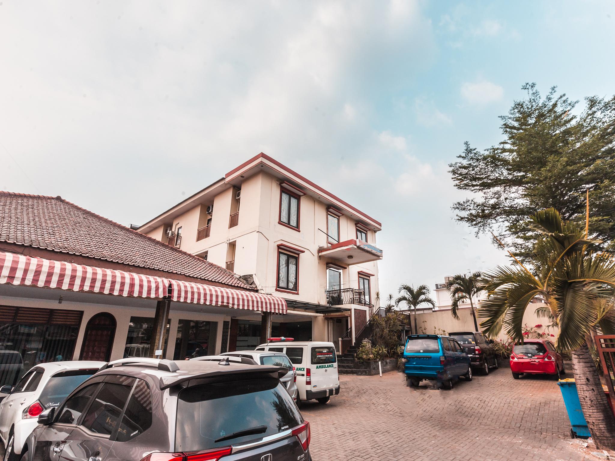 Oyo 1667 Wisma Lux Barkah Cakarta Dış mekan fotoğraf