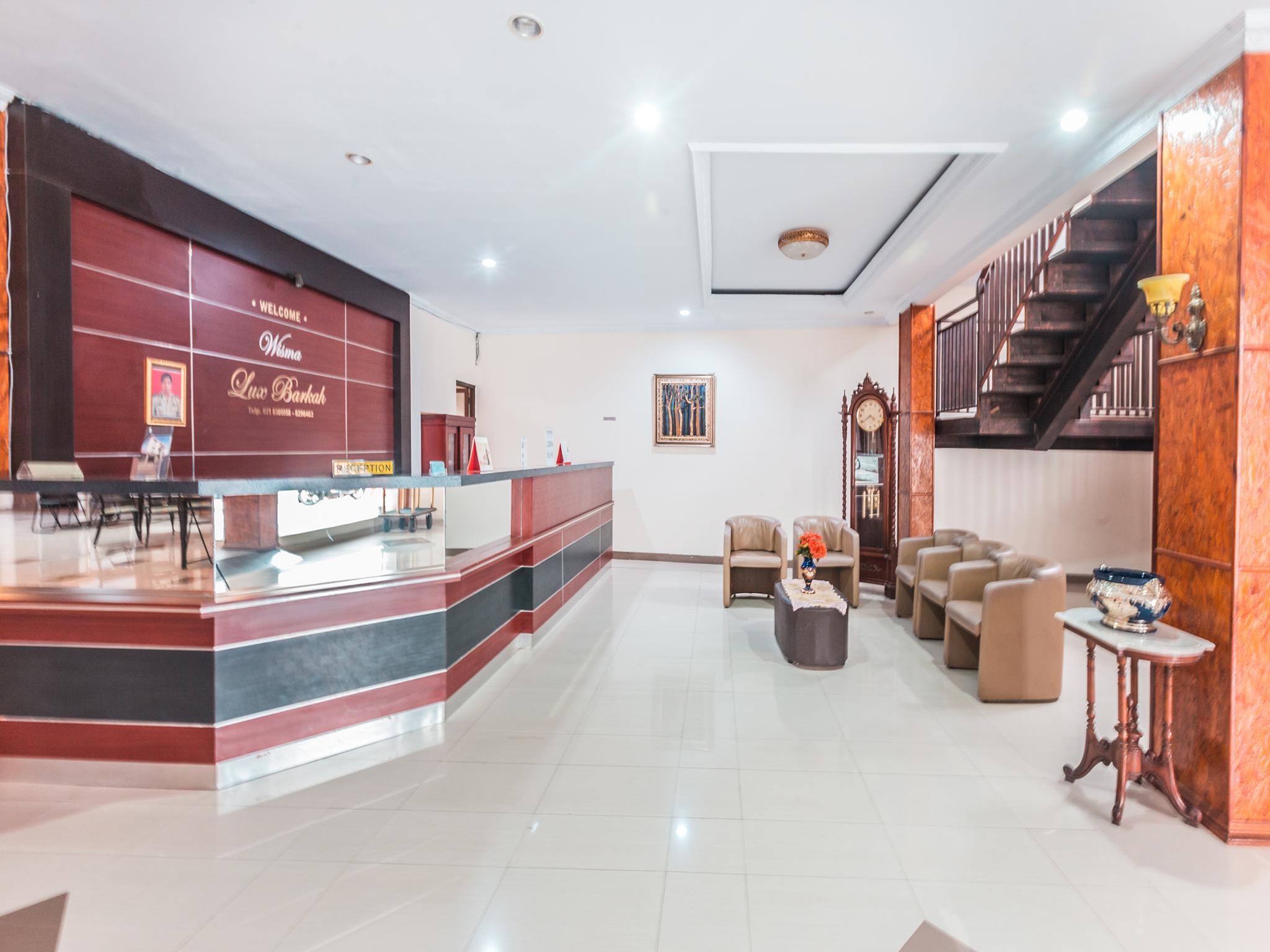 Oyo 1667 Wisma Lux Barkah Cakarta Dış mekan fotoğraf