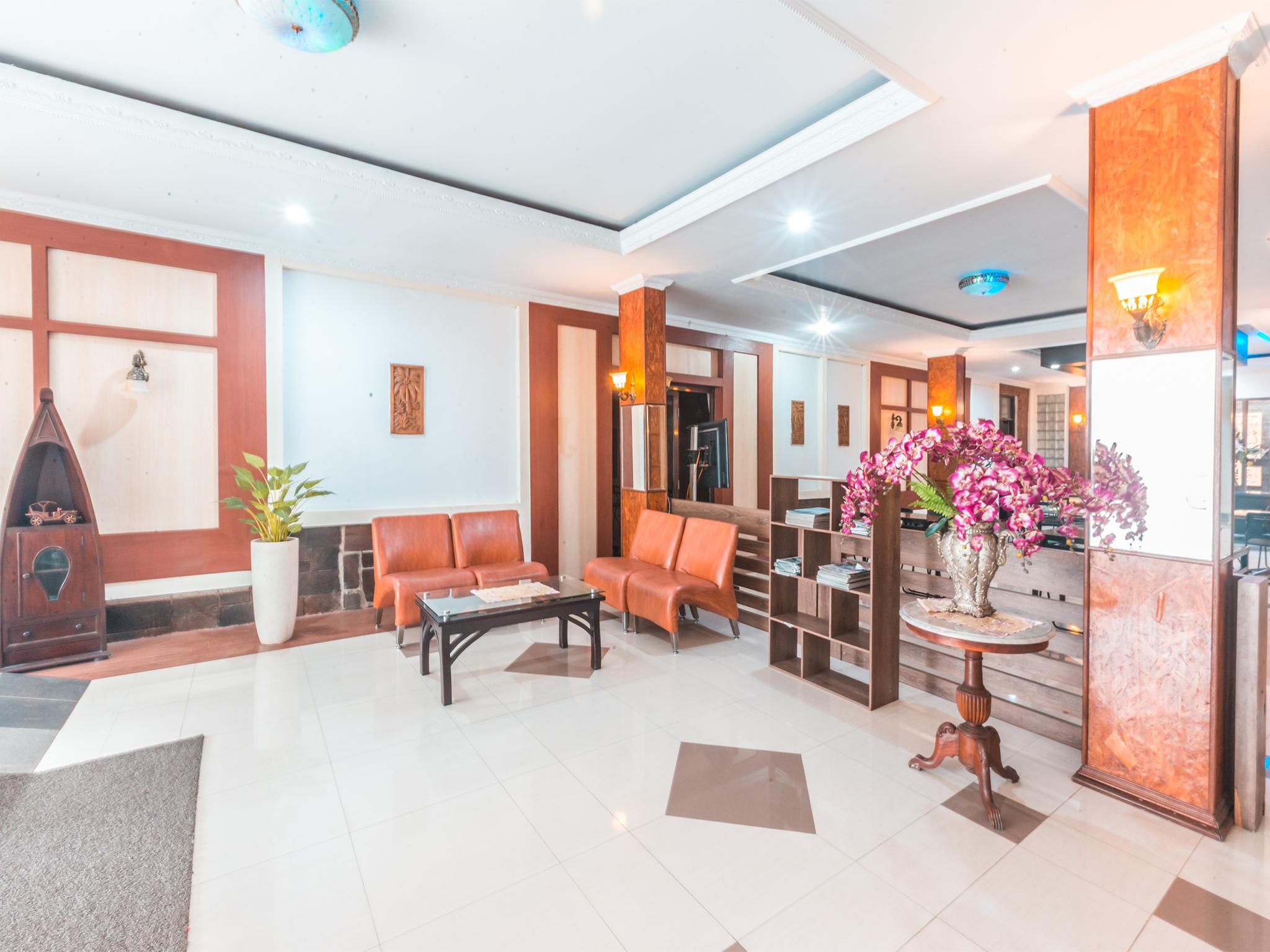 Oyo 1667 Wisma Lux Barkah Cakarta Dış mekan fotoğraf