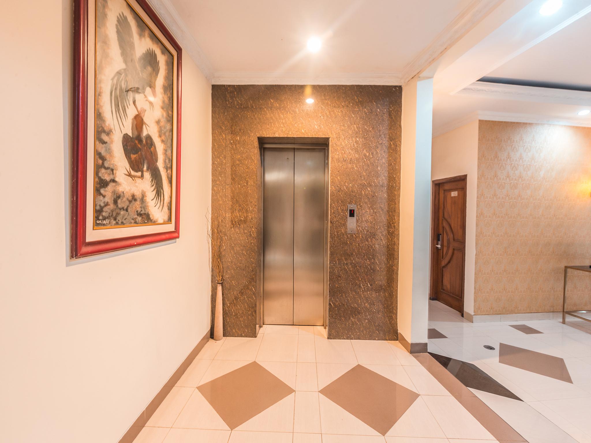 Oyo 1667 Wisma Lux Barkah Cakarta Dış mekan fotoğraf