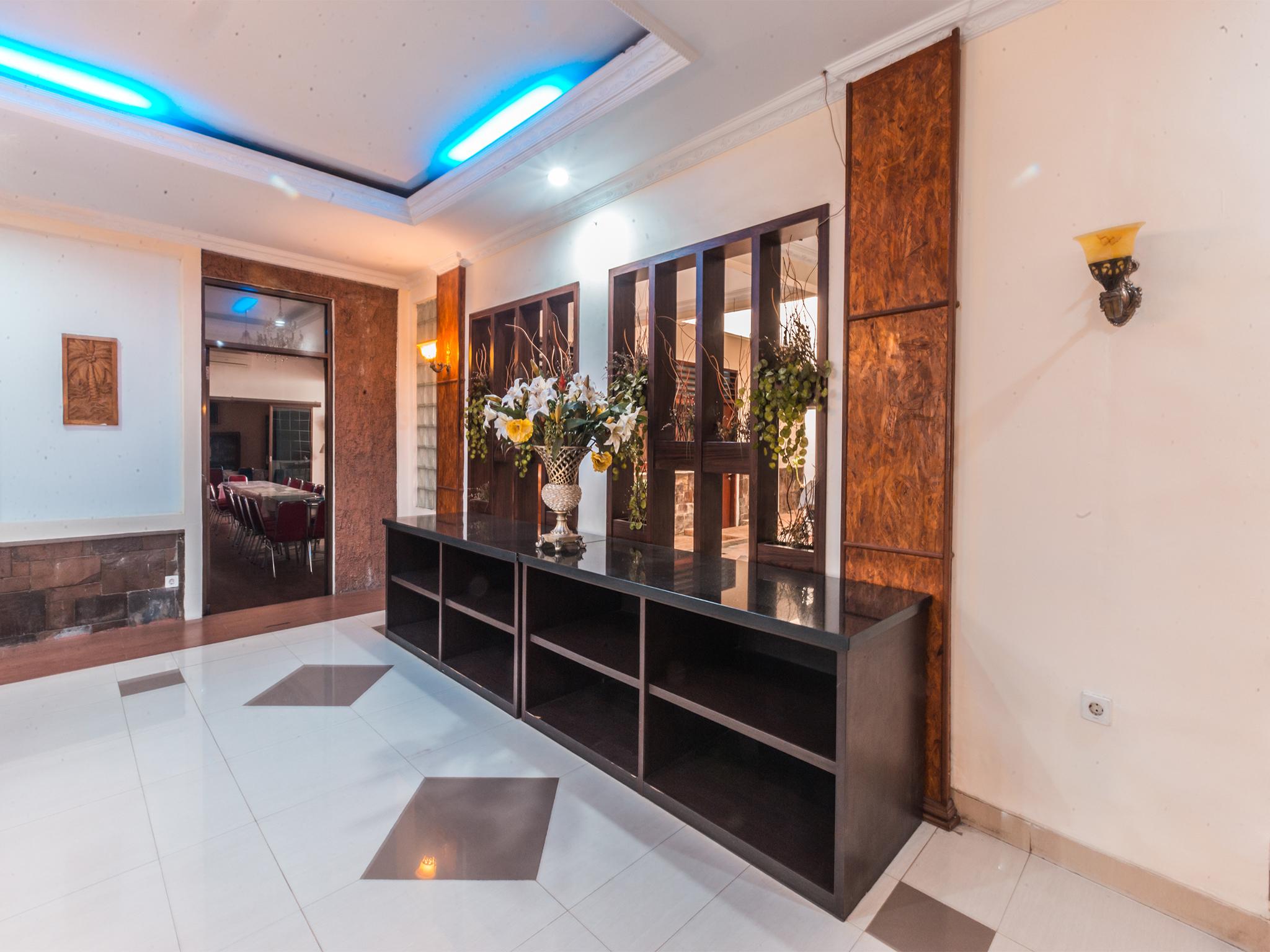 Oyo 1667 Wisma Lux Barkah Cakarta Dış mekan fotoğraf