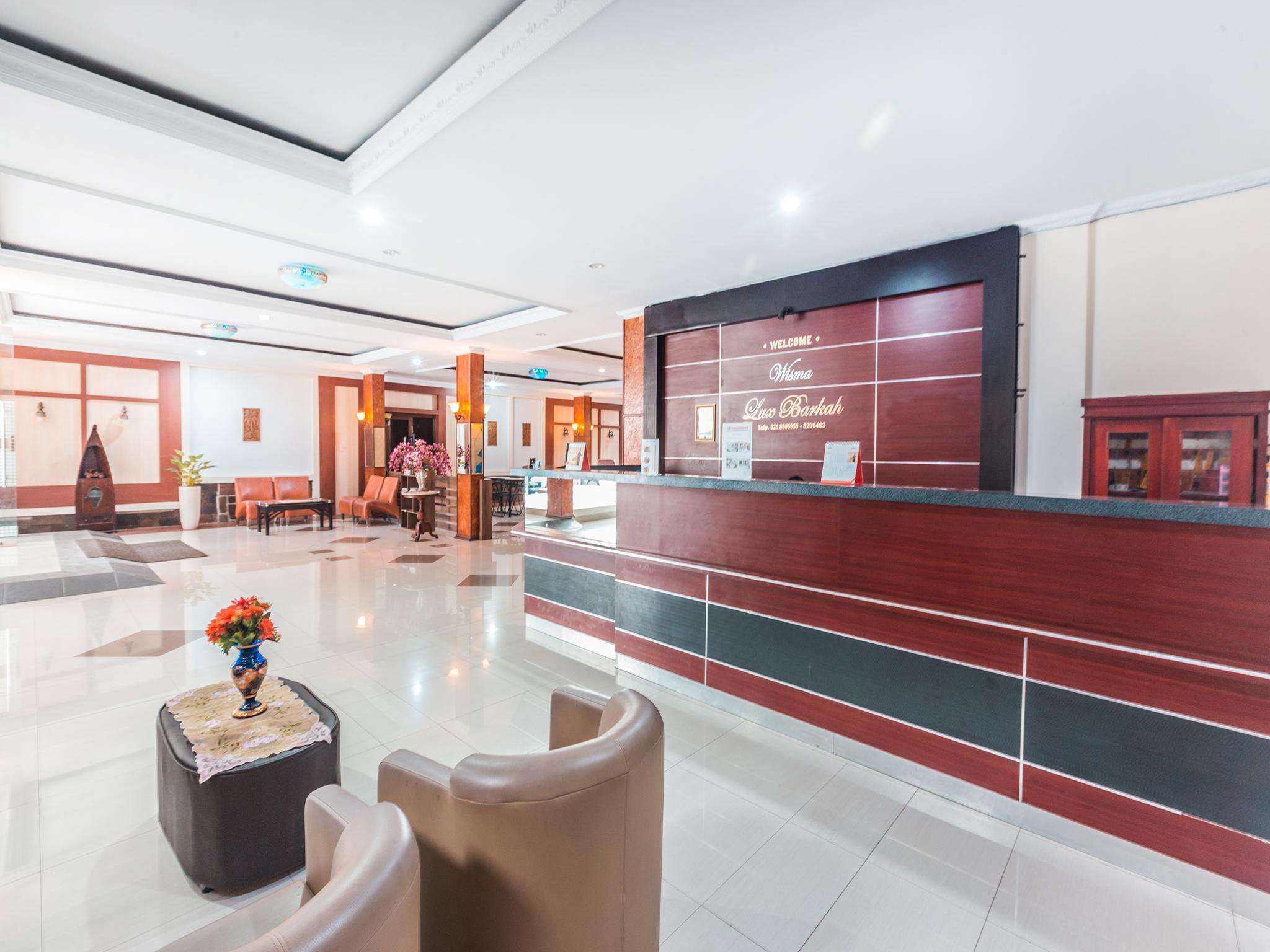 Oyo 1667 Wisma Lux Barkah Cakarta Dış mekan fotoğraf