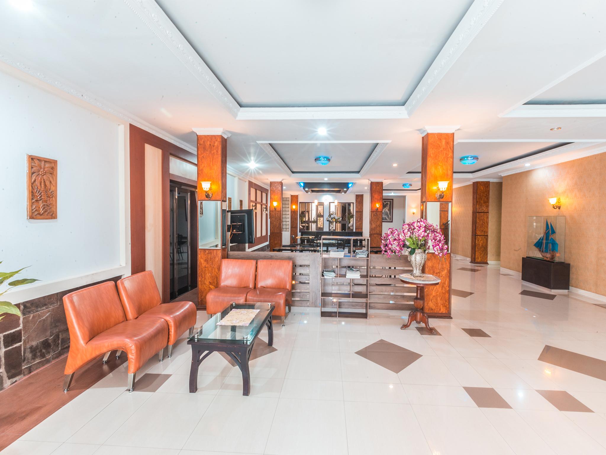 Oyo 1667 Wisma Lux Barkah Cakarta Dış mekan fotoğraf