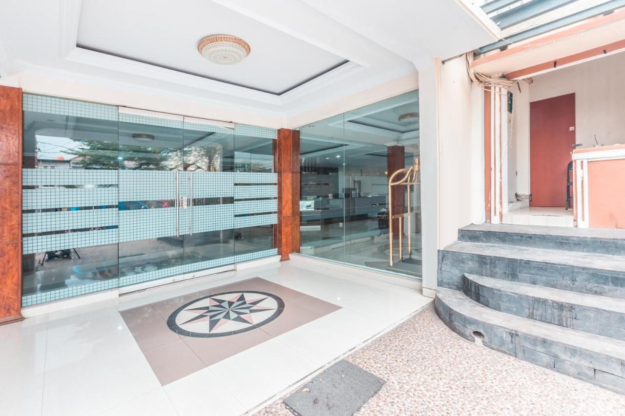 Oyo 1667 Wisma Lux Barkah Cakarta Dış mekan fotoğraf