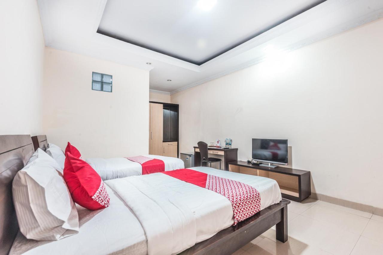 Oyo 1667 Wisma Lux Barkah Cakarta Dış mekan fotoğraf