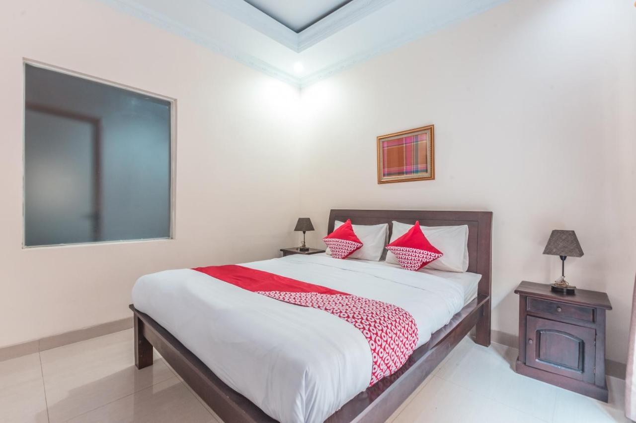 Oyo 1667 Wisma Lux Barkah Cakarta Dış mekan fotoğraf