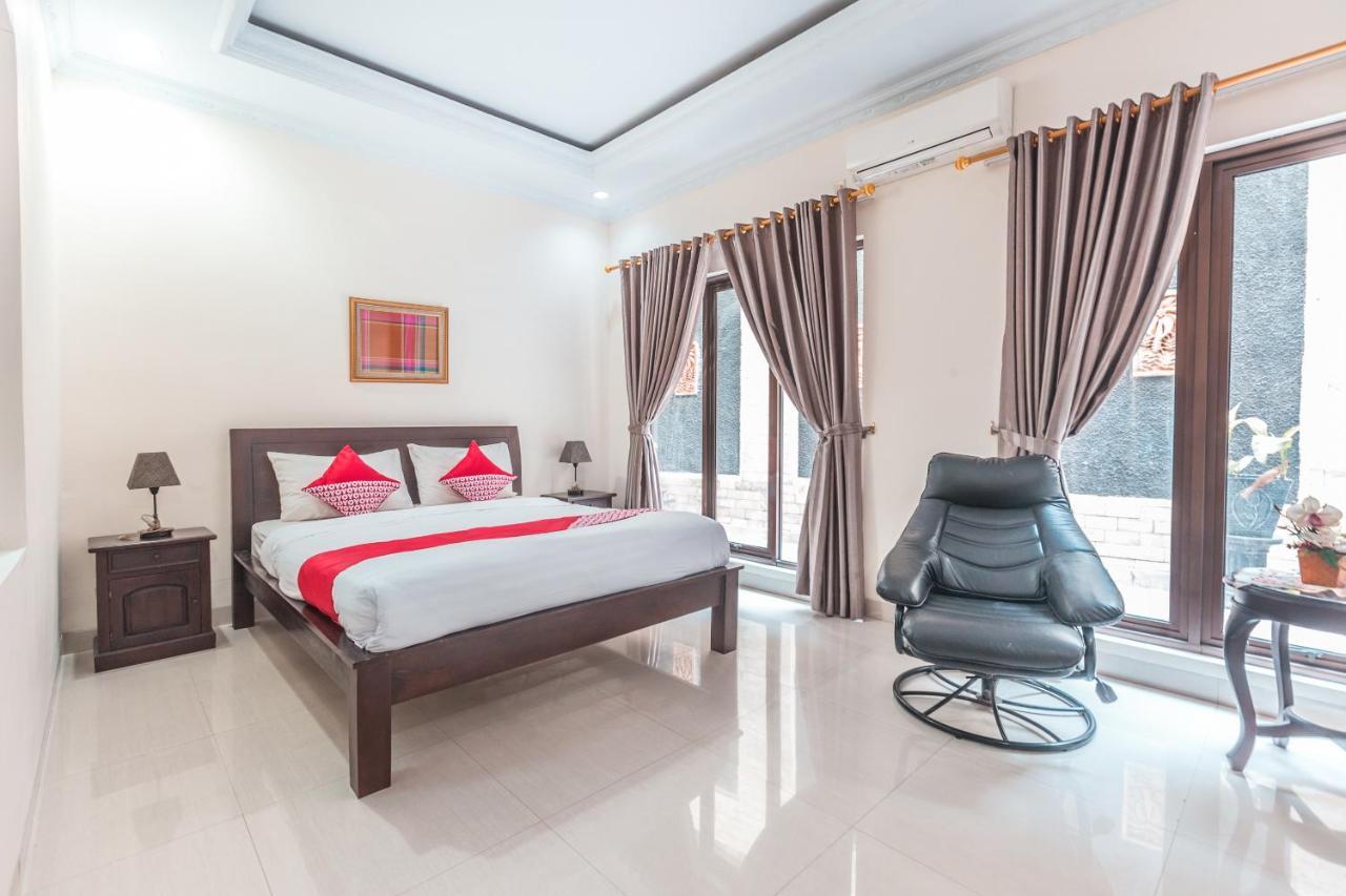 Oyo 1667 Wisma Lux Barkah Cakarta Dış mekan fotoğraf